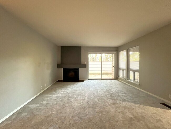 Building Photo - 2 Bed 2 Bath Corner Condo ~ Cedar Mill w/ Washer & Dryer, Parking and Pool! Convenient to Nike, S...