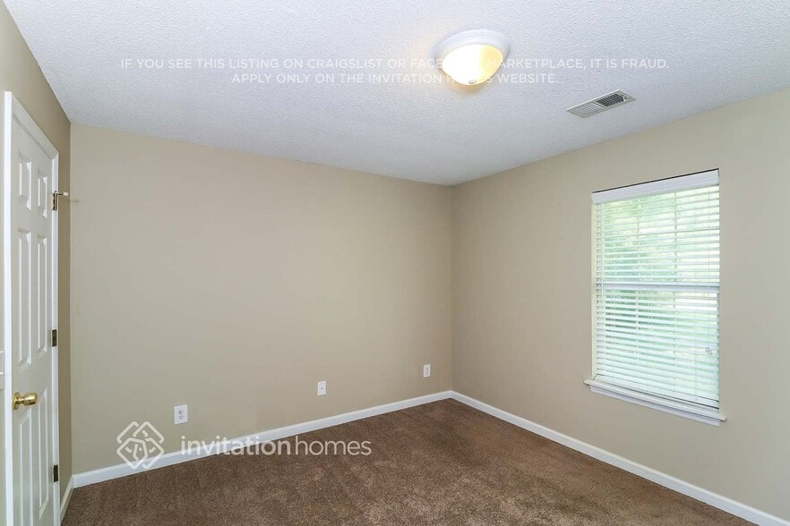 Building Photo - 1870 Chadwick Dr