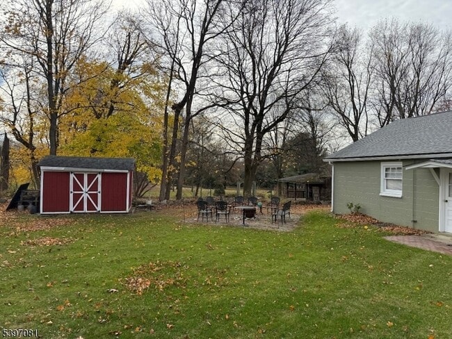 Building Photo - 8 Charles St