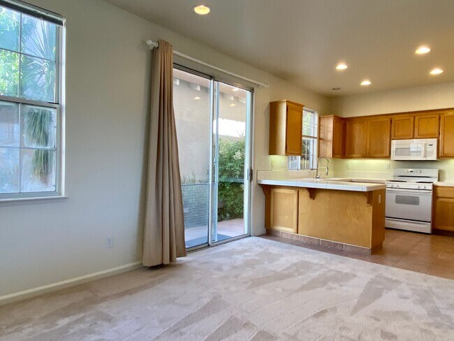 Building Photo - Fresh Interior Paint, Carpeting - Dogs und...