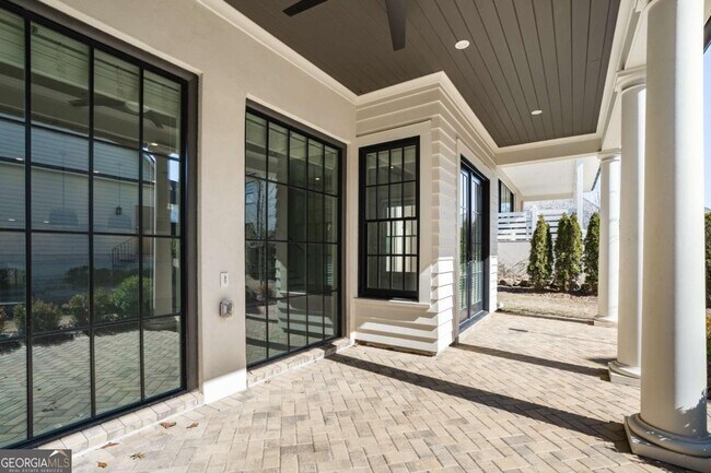 Building Photo - 160 4th St