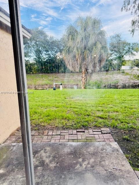 Building Photo - 10173 Twin Lakes Dr