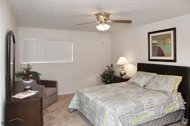 Bedroom - 9400 Hurstbourne Park Blvd Louisville, KY 40220