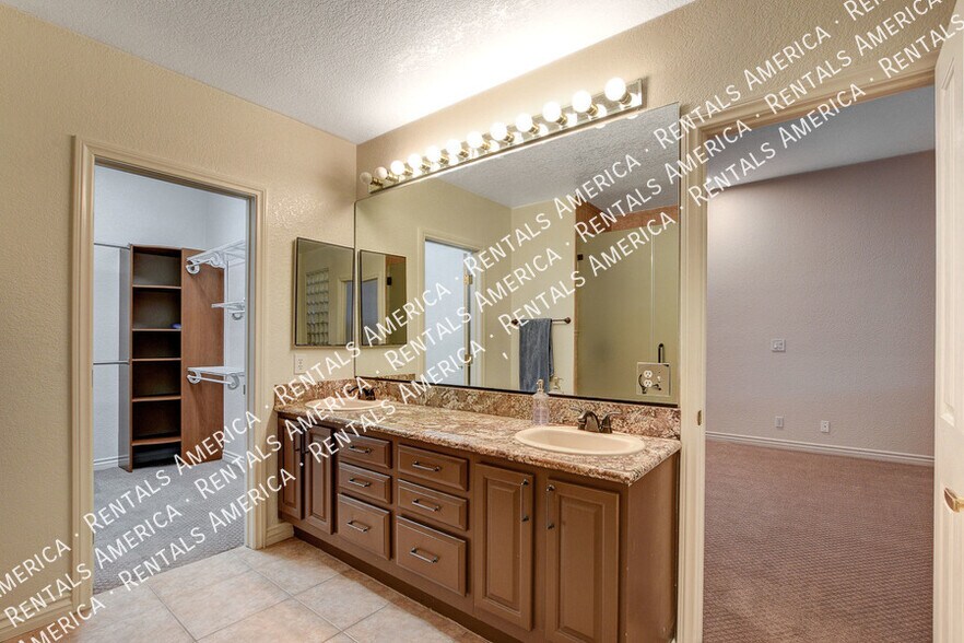 Building Photo - 8960 Echo Ridge Dr