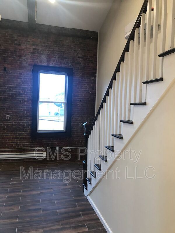 Building Photo - 36 W Front St