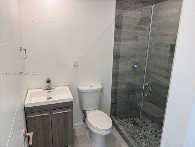 Building Photo - 2832 SW 124th Ct