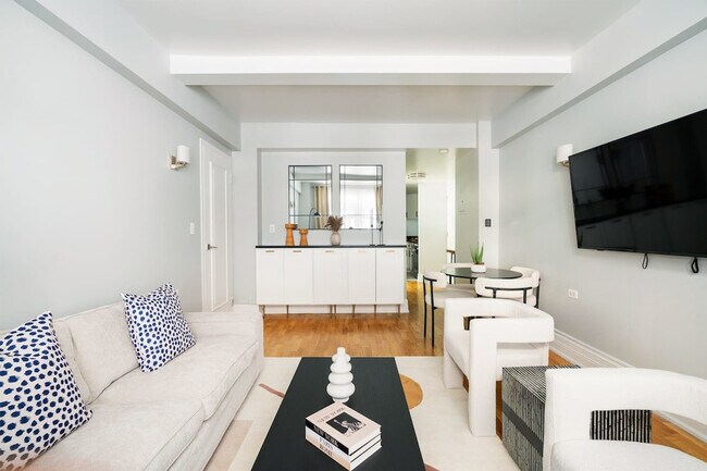 Building Photo - 240 W 73rd St