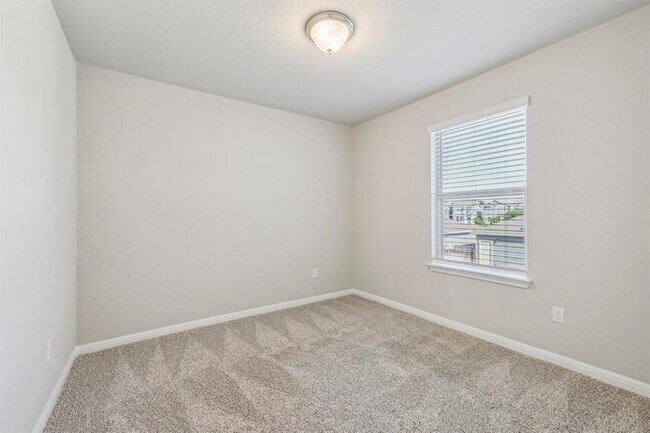 Building Photo - 1737 Fountain Bridge Dr