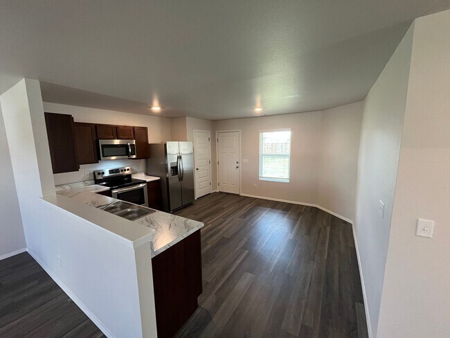 Building Photo - *NOW PRELEASING* Three Bedroom | Two Bath Home in Somerset