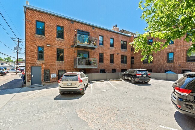 Building Photo - Stunning Industrial-Chic Loft in the Heart of Capitol Hill
