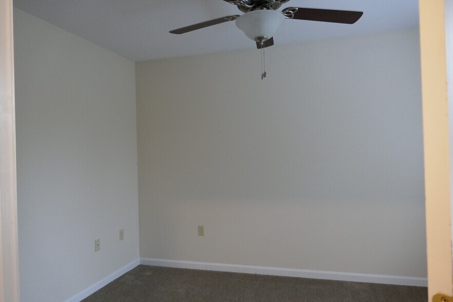 Bedroom 1 - 33 Rudd Farm Dr