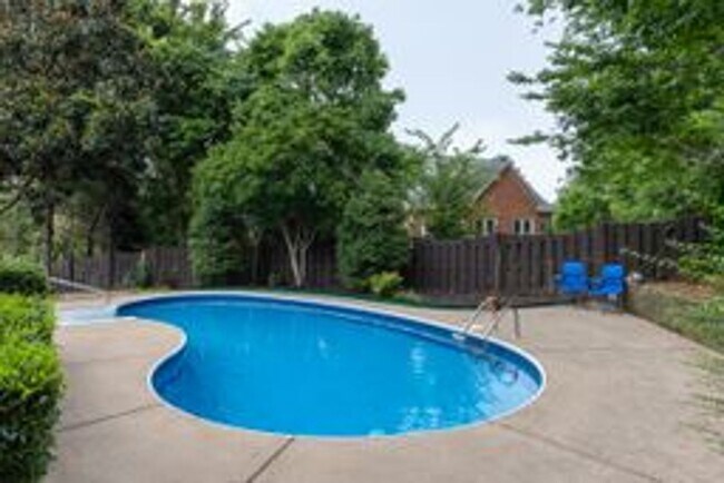 Building Photo - Beautiful Brentwood Home with Inground Pool on Quiet Cul-de-Sac