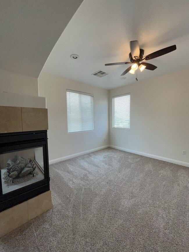 Building Photo - 533 Blanche Ct