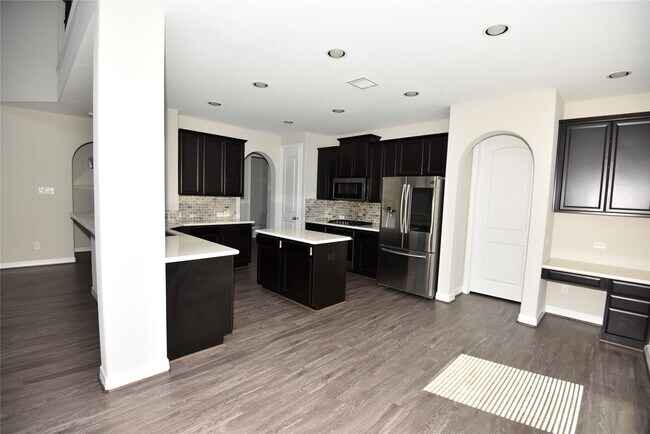 Building Photo - 14615 Birchwood Falls Trail