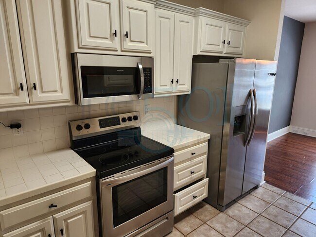 Building Photo - *Coming Available in October* Pride of ownership shines in this convenient Midtown, 2 BR & 2.5 BA...