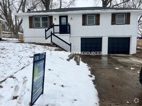 Building Photo - Amazing 3 Bedroom Home!