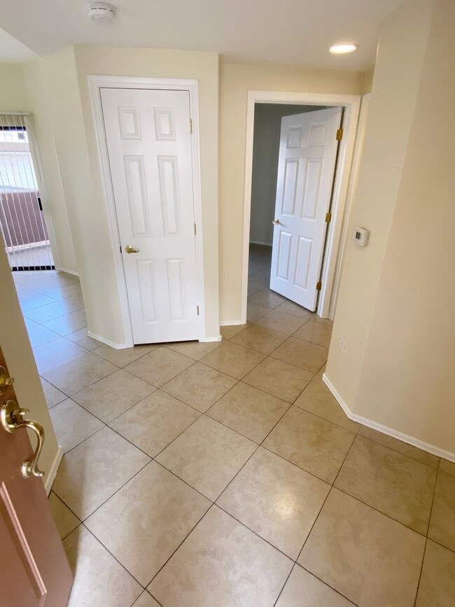 Building Photo - MAY MOVE IN SPECIAL - 1 Bedroom 1 Bath in ...
