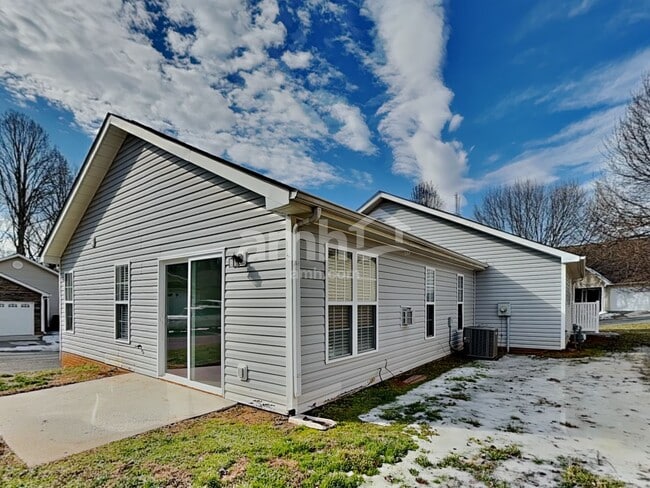 Building Photo - 105 Bristol View Cir