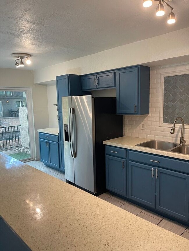 Building Photo - MOVE IN SPECIALS!! Stunning 3 bedroom, 2.5...