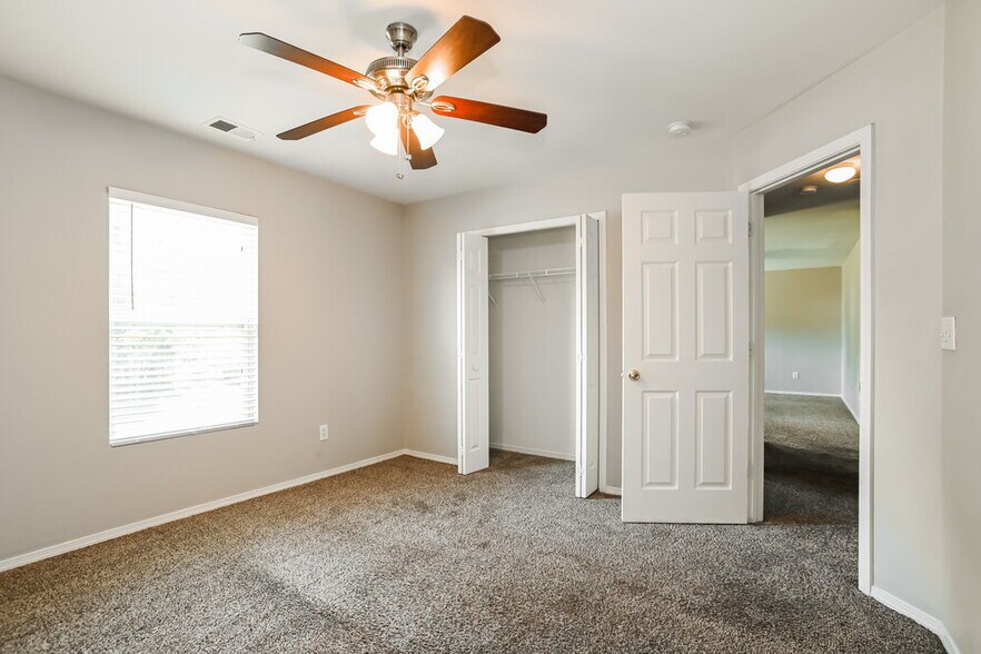 Building Photo - 12034 Red Leaf Dr