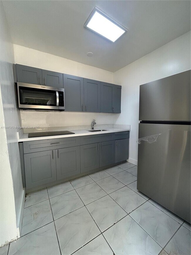 Building Photo - 2611 SW 62nd Ave