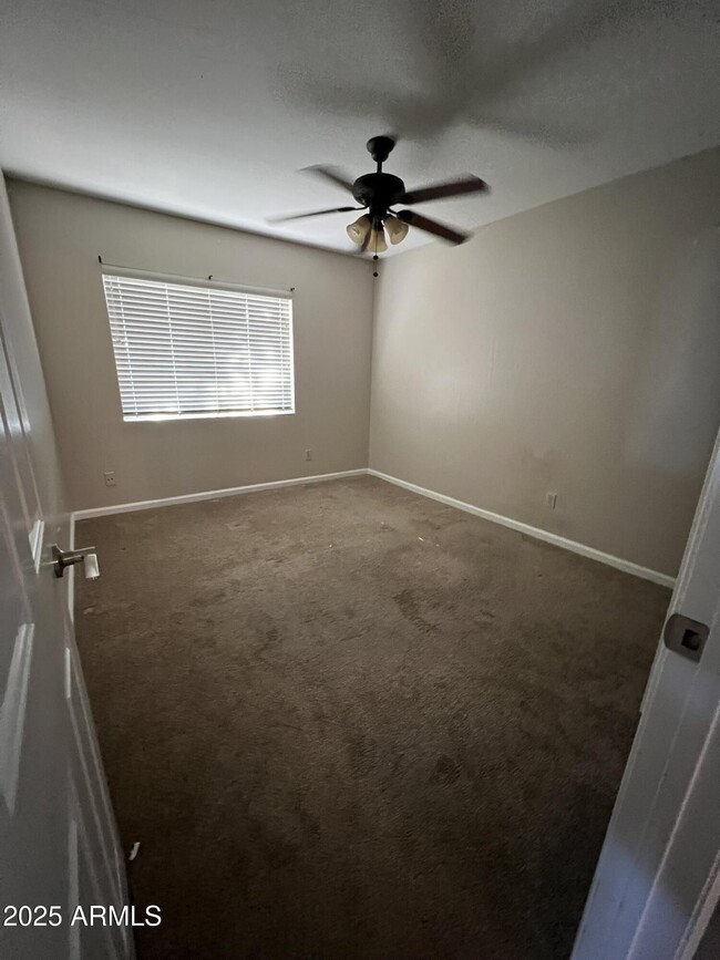 Building Photo - 7707 S Kenwood Ln