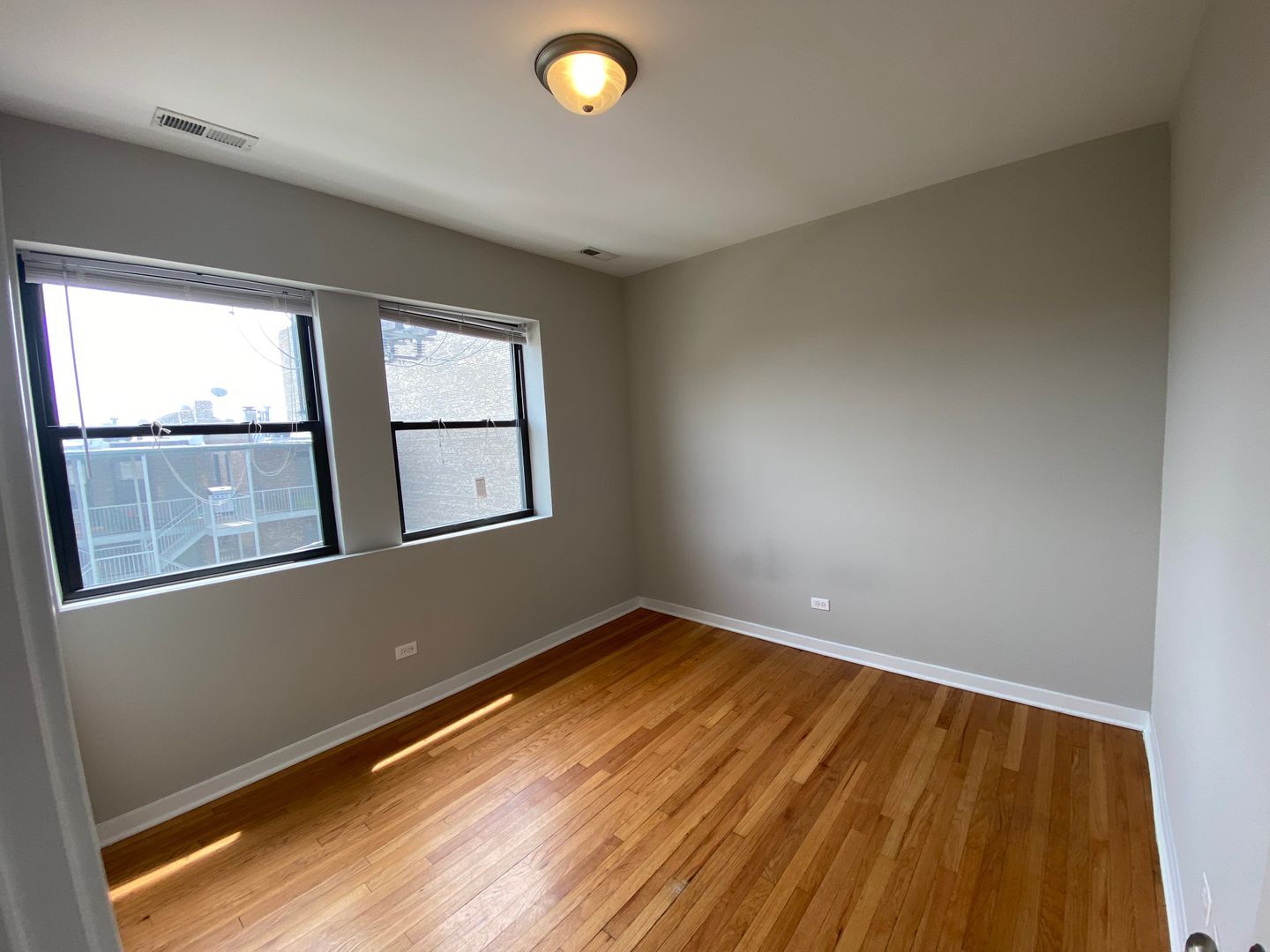 Building Photo - 4817 N Christiana Ave