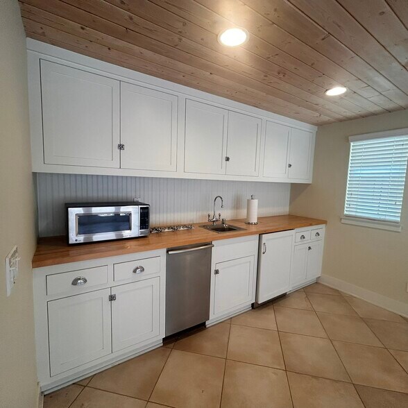 Building Photo - 3329 Harbor Blvd