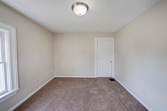 Building Photo - 371 Cedar St