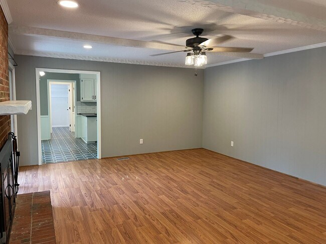 Building Photo - 7942 Lake Vista Dr