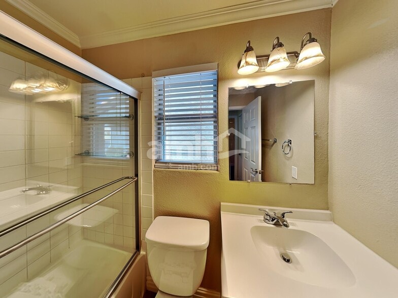 Building Photo - 203 Mariposa Way