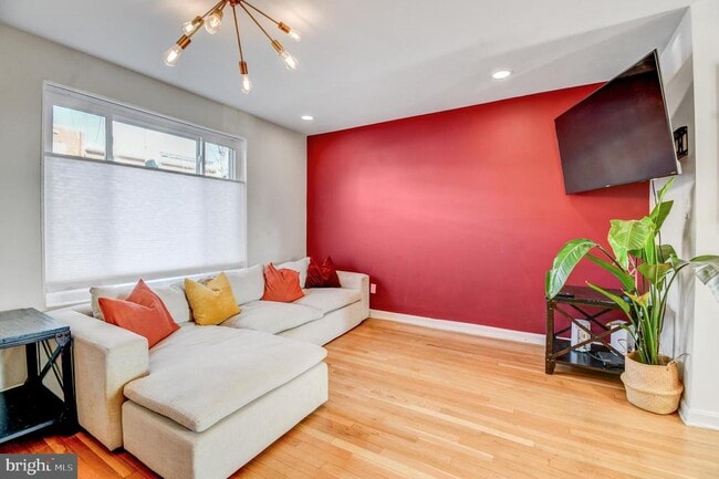 Building Photo - 1371 Adams St NE