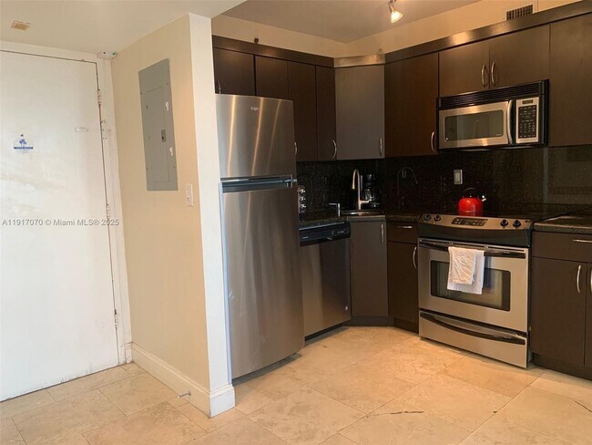 Building Photo - 100 Lincoln Rd