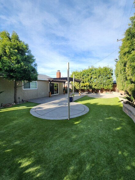 Building Photo - 5051 Rebel Rd