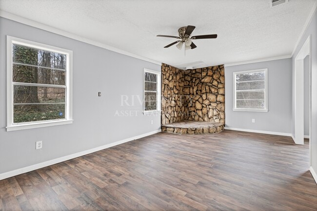 Building Photo - 2185 Slocum Ave