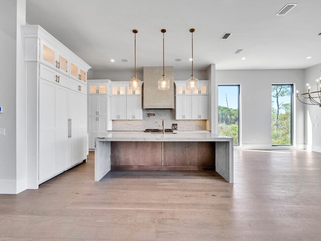 Building Photo - 330 Kelly Plantation Dr