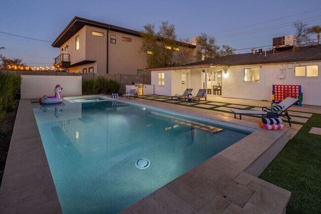 Building Photo - COMING SOON! Fully Furnished 3 Bedroom 3 Bathroom Home in Old Town Scottsdale