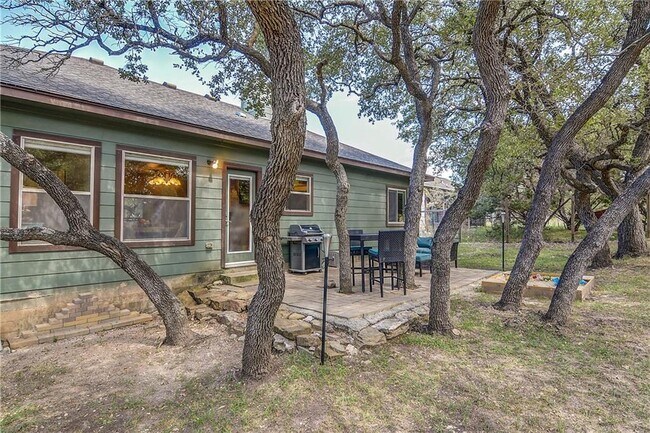 Building Photo - 17106 Oak Cliff Cir
