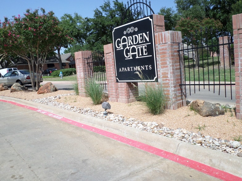 Entrance - GARDEN GATE PLANO