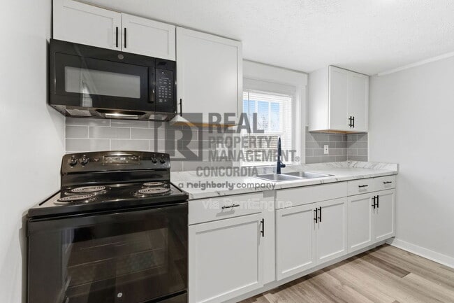 Building Photo - 6548 Old Clarksville Pike