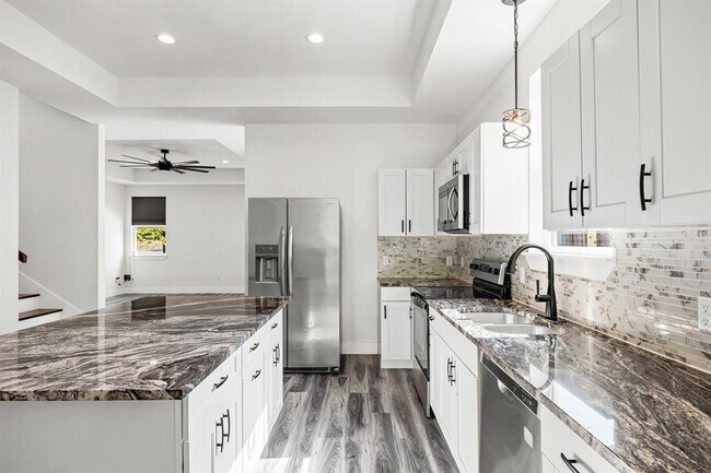 Building Photo - 813 Chihuahua St