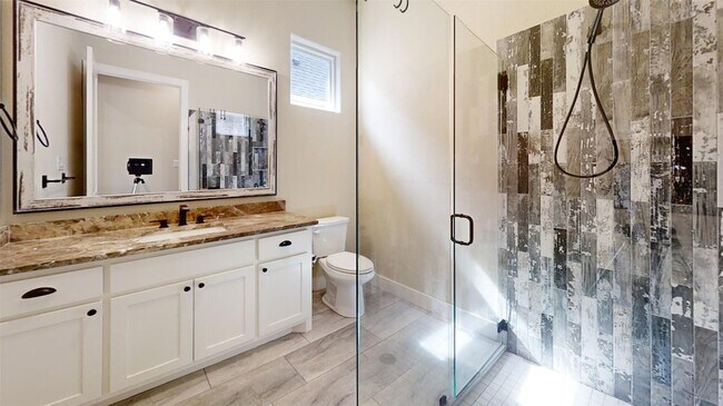 Building Photo - 2405 Vineyard Dr