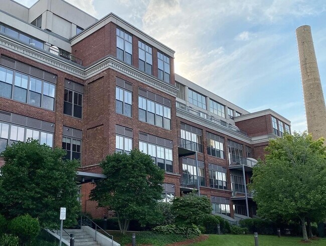 Building Photo - 156 Porter St
