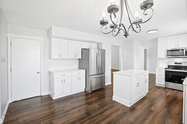 Building Photo - 5998 Blaverly Dr