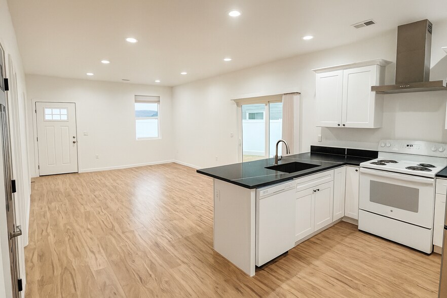 Building Photo - 119 Grant Dr