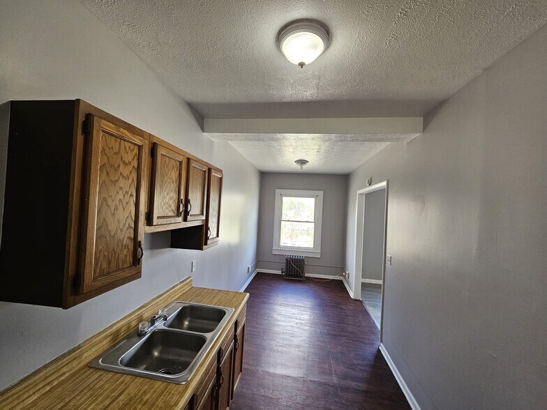 Building Photo - 392 E 147th St