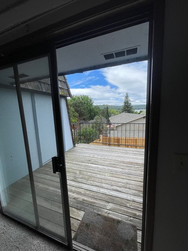 Building Photo - Cute 2 bed 1 bath apartment in nice neighb...