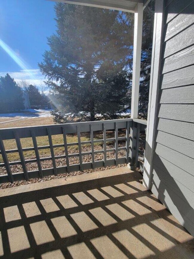 Building Photo - Fabulous Remodeled 2 bedroom , 2 bath Remo...