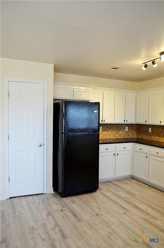 Building Photo - 305 Bermuda St