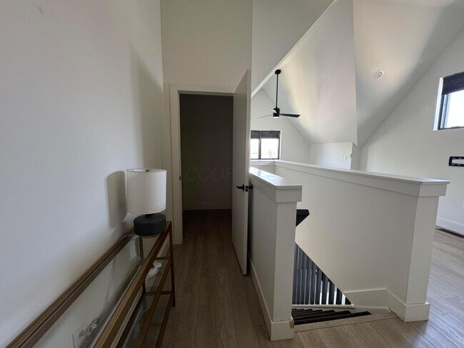 Building Photo - 973 E Broad St